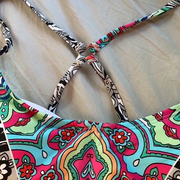 Bikini - Picture 3 of 4